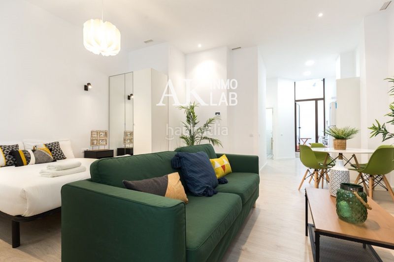 Foto 4bb38dde-cd2e-4966-bb5a-ccec347a2777. Piso exclusiva vivienda reformada con patio privado en el corazón de el Raval, en Barcelona