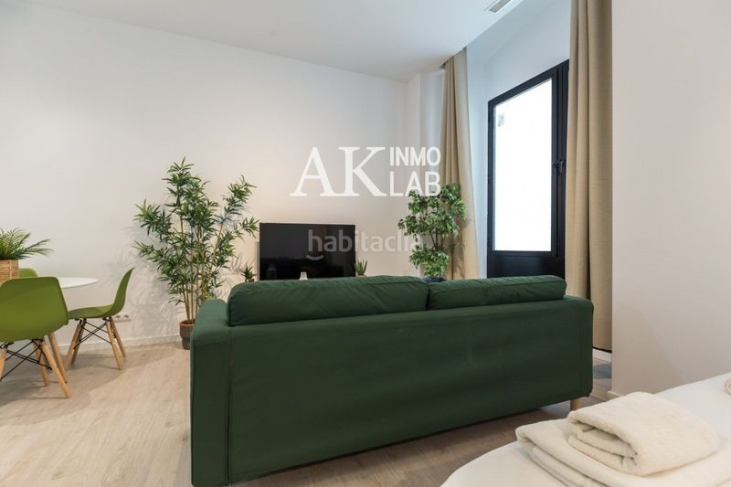 Foto 769c4016-805c-478c-b486-337d94b741fb. Piso exclusiva vivienda reformada con patio privado en el corazón de el Raval, en Barcelona