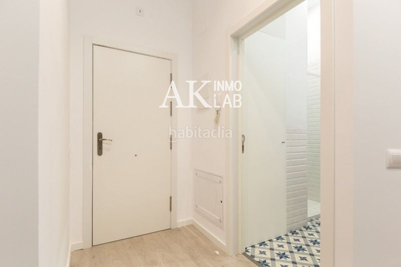 Foto 85a1e1f0-c1a7-4e69-97e8-cdc99b19c8f9. Piso exclusiva vivienda reformada con patio privado en el corazón de el Raval, en Barcelona