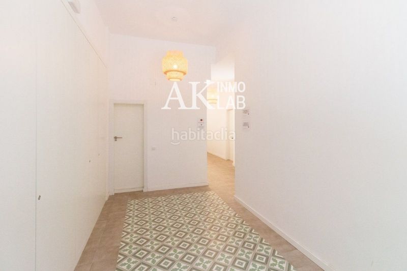 Foto a78e795c-72e0-4216-a56e-a1ab29c563c2. Piso exclusiva vivienda reformada con patio privado en el corazón de el Raval, en Barcelona
