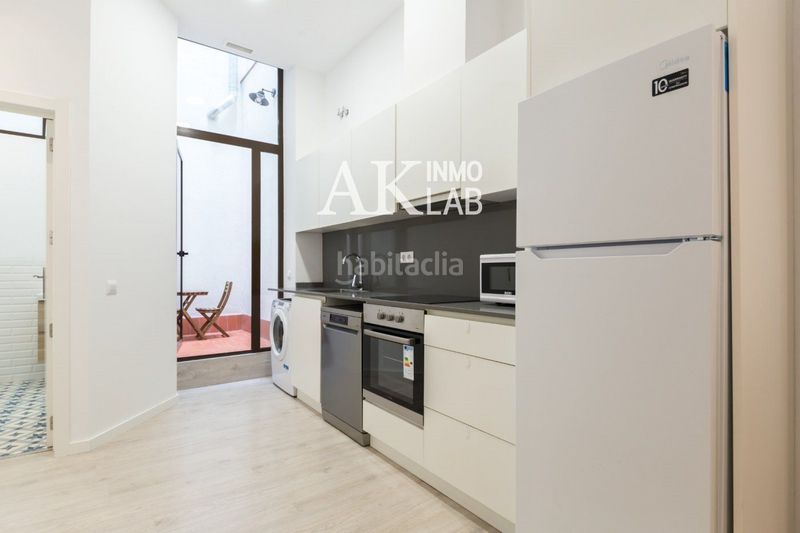 Foto bb69089c-ef4f-47c1-a912-590210b2e0b9. Piso exclusiva vivienda reformada con patio privado en el corazón de el Raval, en Barcelona