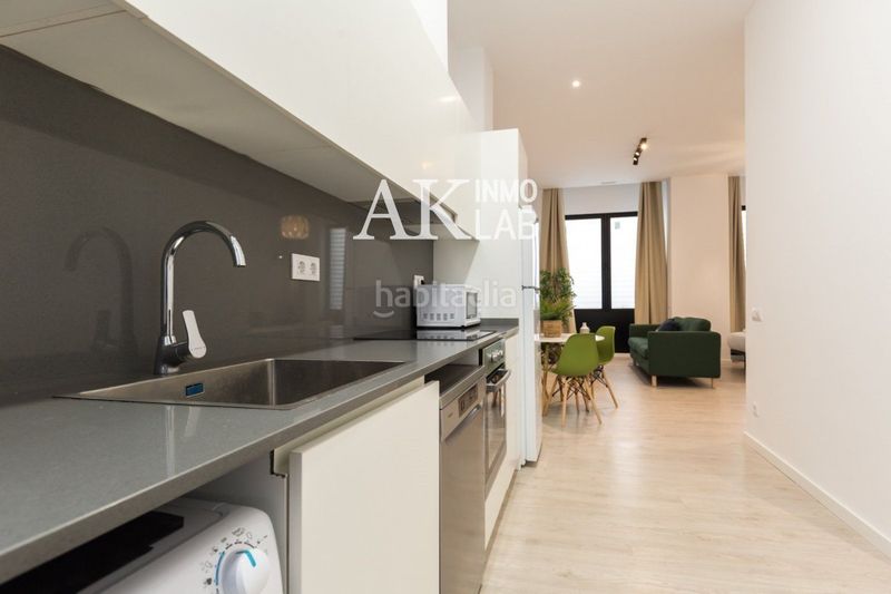 Foto daefd2fb-8a1c-46b5-9278-7d9253e3ef26. Piso exclusiva vivienda reformada con patio privado en el corazón de el Raval, en Barcelona
