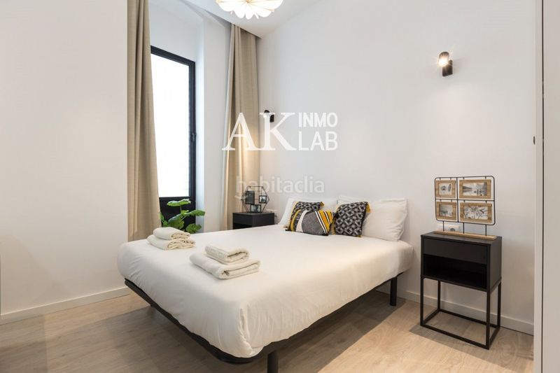 Foto f3052b37-13fb-4a4c-80d0-1d2d73005152. Piso exclusiva vivienda reformada con patio privado en el corazón de el Raval, en Barcelona