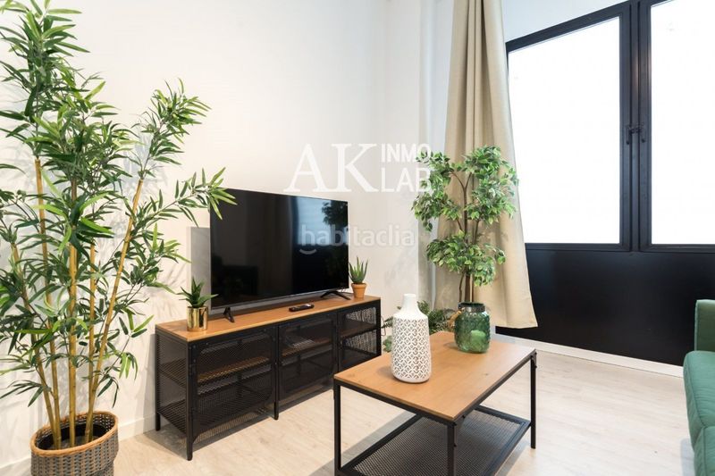 Foto f85431a9-05a9-4bd5-a3bb-93f4aca35513. Piso exclusiva vivienda reformada con patio privado en el corazón de el Raval, en Barcelona