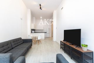 Pis  Salvador. Vivienda reformada con patio y terraza privados en el corazón de