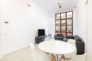Piso  Salvador. Vivienda reformada con patio y terraza privados en el corazón de