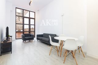 Pis  Salvador. Vivienda reformada con patio y terraza privados en el corazón de