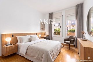 Pis  Carrer de tamarit. Piso amplio y luminoso en venta con una plaza de parking en sant