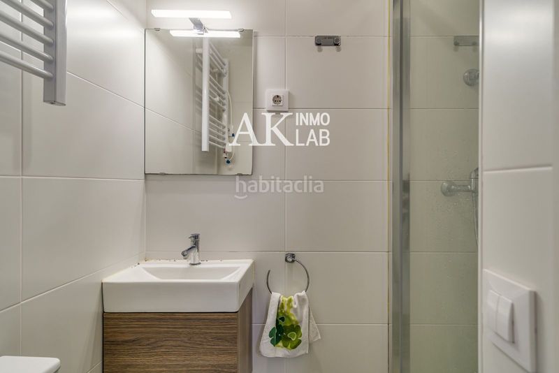 Foto 0a839dd1-e48c-446d-847c-8894100c1cb3. Àtic a Guinardó Barcelona