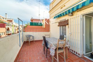 Àtic  Amilcar. Ático con terraza privada en el guinardó  luminoso y tranquilo