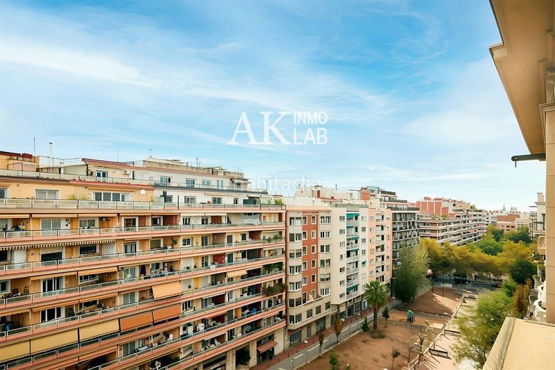 Foto b85e5e9b-03e7-424d-95a9-ea66cc5fcb12. Àtic a Sant Antoni Barcelona