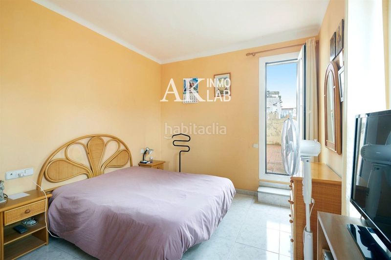 Foto c5c46fad-fa79-4ec6-9eda-628f19bbaa9f. Àtic a Sant Antoni Barcelona