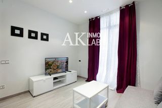 Pis  Blasco de garay. Piso en venta de 3 habitaciones en poble sec.