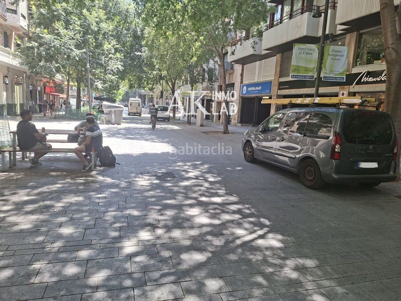 Foto 6e18e448-eea6-4502-982d-9ab4d2ca0592. Aparcament cotxe a La Nova Esquerra de l´Eixample Barcelona