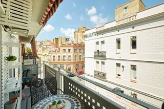 Àtic  Mare de deu del remei. Ático de 2 habitaciones en poble sec, a un paso de sant antoni y