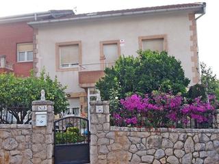 Casa aparellada  Calle hermanos torre oruña