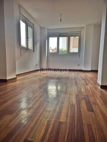 Foto c1ceae59-8433-40e8-b259-1721ffb5f667. Casa pareada en calle juan palencia 8b chalet pareado en Muriedas en Camargo