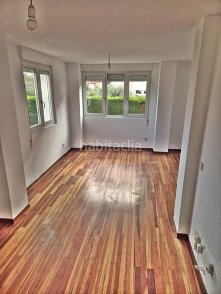 Foto feec1a49-8d0f-4f9a-9fe0-4426bde2ce96. Casa pareada en calle juan palencia 8b chalet pareado en Muriedas en Camargo