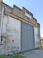 Rent Industrial building in Calle helguera 21