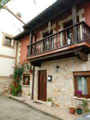 Casa a Bárcena de Cicero. Preciosa casa adosada de 180 m2 con jardin-huerta de 1.000 m2 en