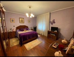 Casa en Valle de Trápaga - Trapagaran. Casa adosada esquinera en el centro de trapagarán