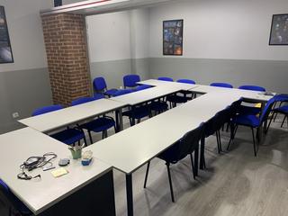 Location Local commercial  Avilés - calle juan xxiii. Local de 200 metros cuadrados más 115 de altillo, baños en plant