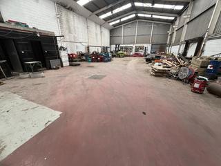 Miete Fabrikhalle  Tabaza - tabaza. Nave de unos 400 metros cuadrados, con zona de patio trasero de