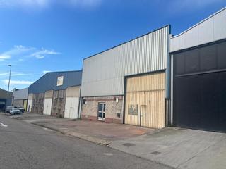 Miete Fabrikhalle  Tabaza - tabaza. Nave de unos 400 metros cuadrados, con zona de patio trasero de
