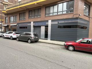 Location Local commercial  Avilés - calle fernando moran. Local totalmente instalado de unos 180 metros cuadrados con baño