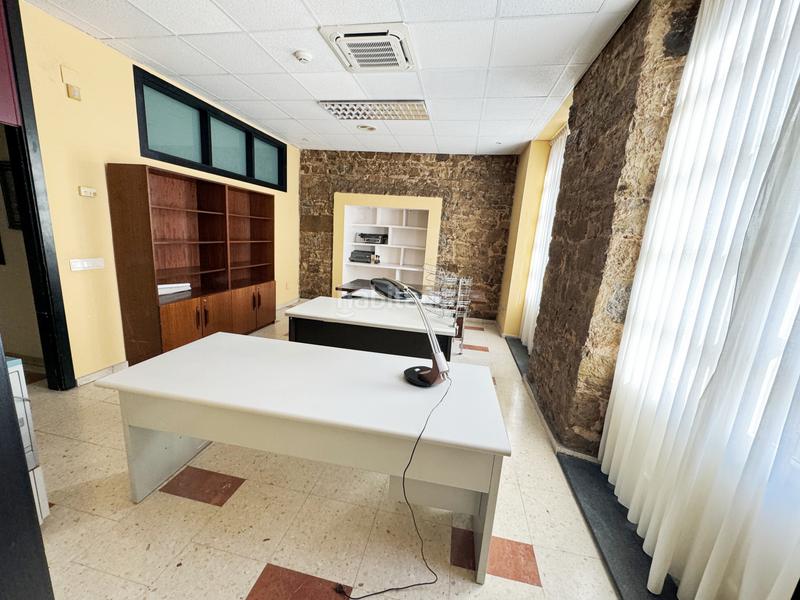 Foto c3694ca1-7069-4b80-8a5e-f318a91f45c0. Rent office space with heating in Centro Avilés