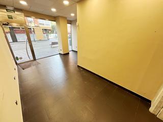 Location Local commercial  Avilés - calle jose presvitero. Local instalado de unos 35 metros cuadrados en el centro de avil
