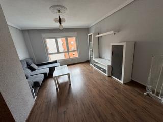 Pis  Avilés - calle sabino alvarez gendin. Vivienda con tres dormitorios, salón, cocina amueblada y baño. s