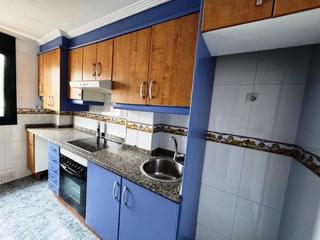 Pis  Los campos - calle maria josefa canellada. Vivienda con dos dormitorios, salón, cocina amueblada, baño, ase