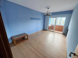 Etagenwohnung  Avilés - avenida de lugo. Vivienda con tres dormitorios, salón, cocina equipada, baño refo