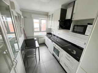 Location Appartement  Avilés - calle reconquista. Vivienda totalmente exterior semiamueblada en la zona de versall