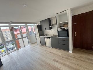 Pis  Villalegre - calle diego almagro. Vivienda totalmente reformada, con dos dormitorios antes 3, saló