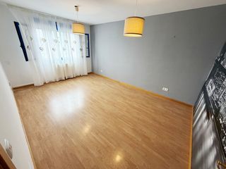 Pis  Cancienes - plaza alvares. Vivienda totalmente exterior, con tres dormitorios, amplio salón