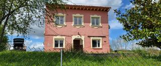 Haus en Nava. Casa con finca en venta en centro, 5 dormitorios.