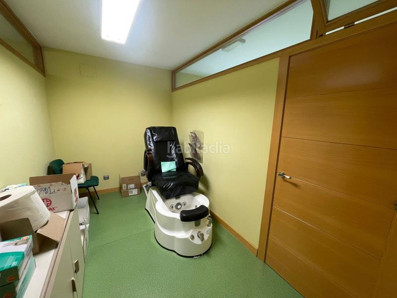 Foto 3663e375-2d74-463d-ab27-9b7a94ab8b56. Alquiler local comercial local com. en alquiler en Centro, 6 despachos. en Gijón