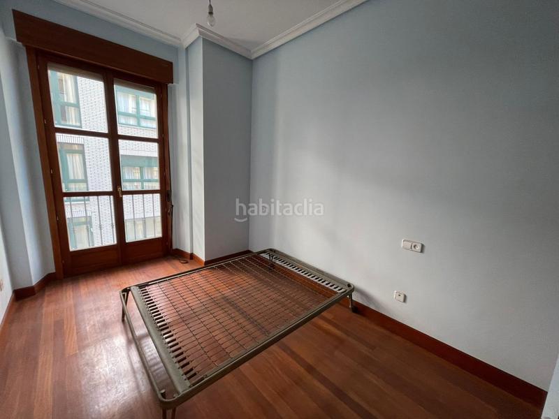 Foto db2e841d-eed4-47a9-9553-4ae26bcf7cab. Lloguer pis amb calefacció aparcament a Centro Gijón