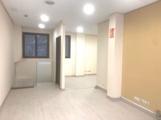 Lloguer Local Comercial a Centro. Local com. en alquiler en centro, 2 despachos.