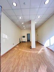 Lloguer Local Comercial a Llanes Pueblo. Local com. en alquiler en llanes, 1 despacho.