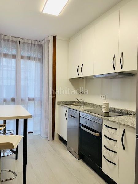 Foto 846d3565-81a4-45c7-ae80-3ac04544e9b0. Rent flat with heating in Centro Gijón