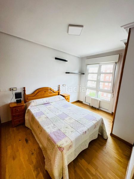 Foto b7f0e2d7-de86-4f47-8f04-f3d23558dbb5. Apartament amb calefacció a Llano Gijón