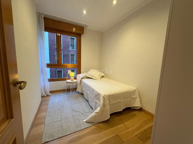 Foto f99791f2-3af3-4361-a05c-0fbb175551aa. Rent flat with heating in Centro Gijón