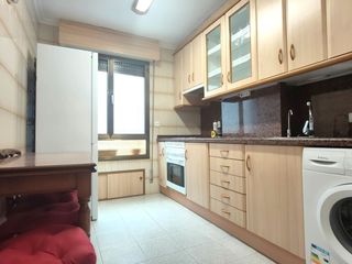 Miete Etagenwohnung in Ceares. Piso en alquiler en llano  pryca, 2 dormitorios.