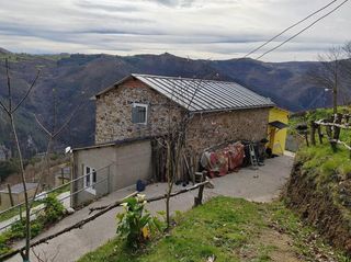 Maison à Grandas de Salime. Casa con finca en venta en villayón, 3 dormitorios.
