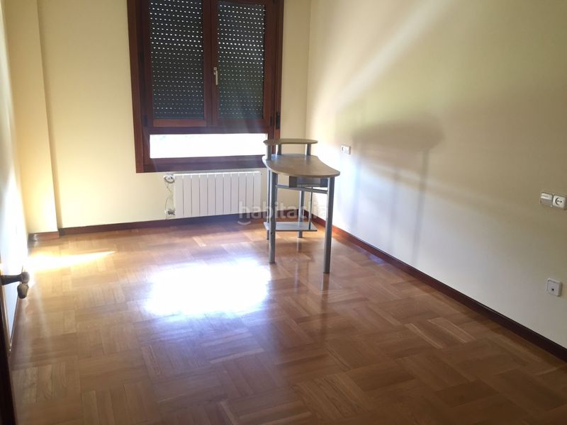 Foto 33d038ad-a87a-429b-9739-5aaa9e25f2bc. Rent flat with heating parking in Ceares Gijón