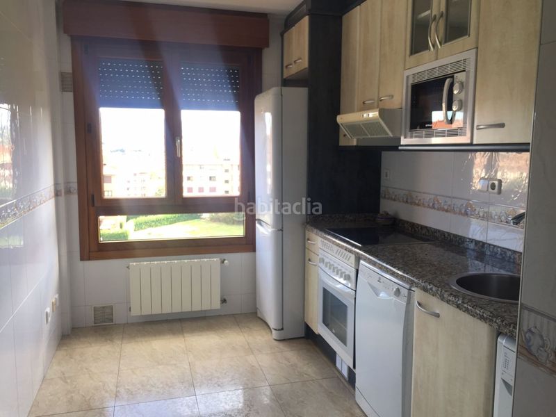 Foto 9b9d1b68-83cd-4b55-b4ab-e59470e5cbc1. Rent flat with heating parking in Ceares Gijón
