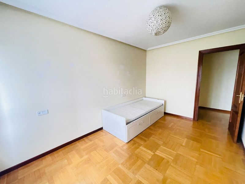 Foto e9b6e83a-cae5-4762-96f7-a8e385bcec4a. Rent flat with heating parking in Ceares Gijón